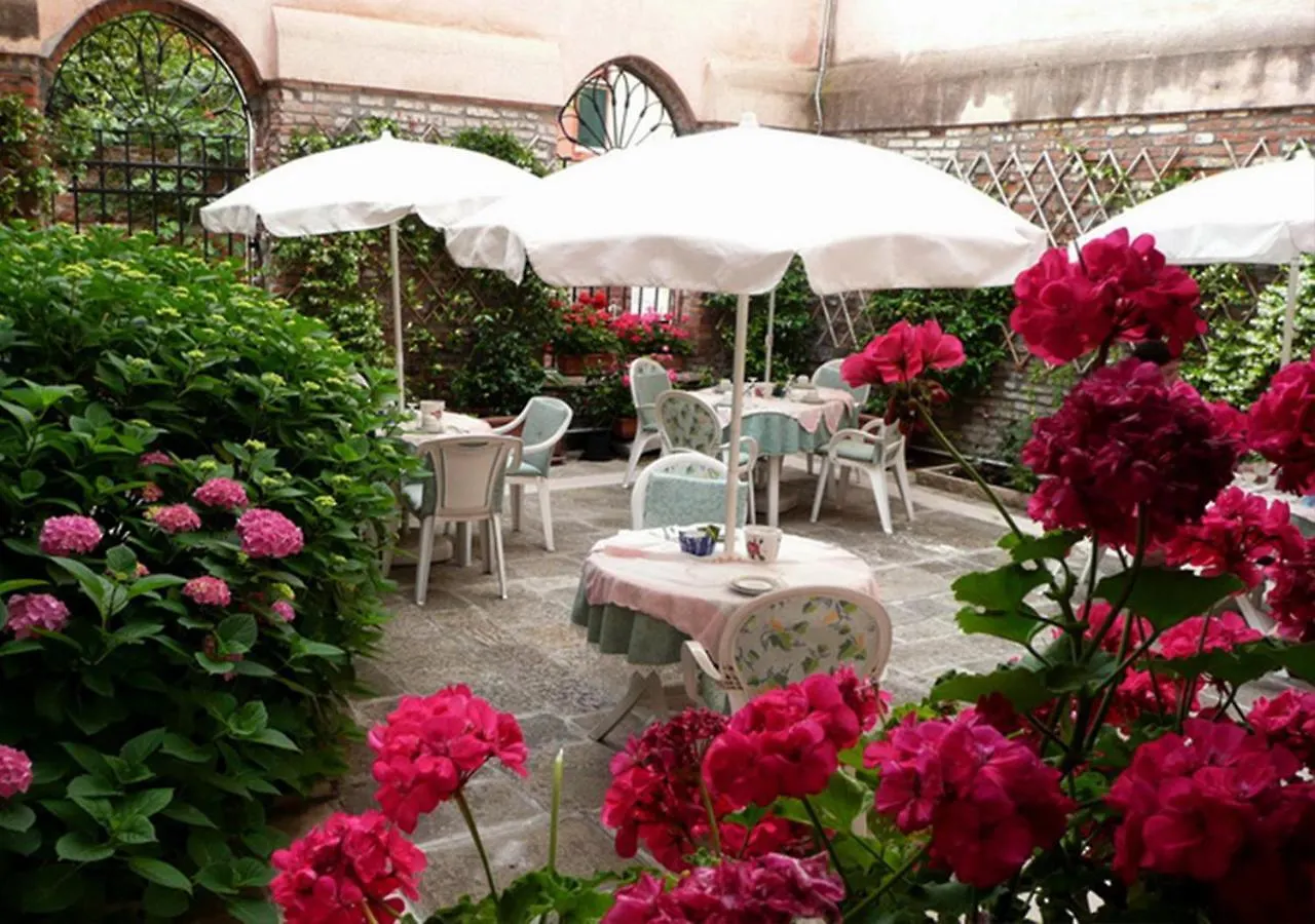 *** Hotel Locanda San Barnaba Venezia Italy